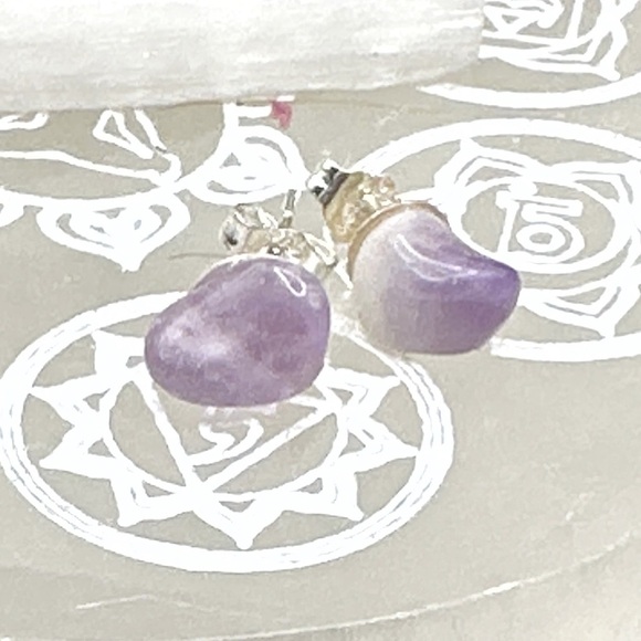 Raw purple amethyst confetti 925 silver February birthstone studs earrings - Picture 2 of 7